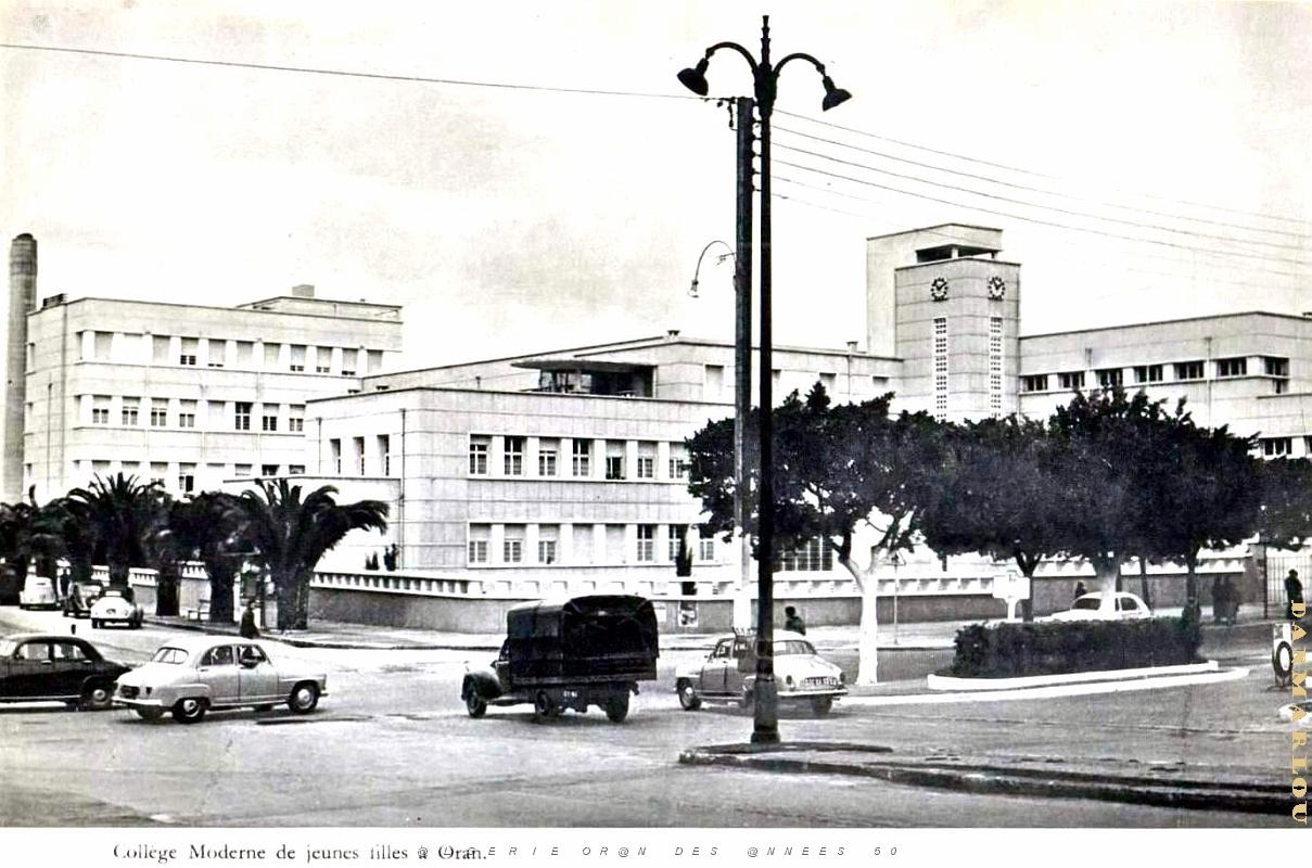 Oran - College Moderne de Jeunes Filles Ali Chekkal.jpg